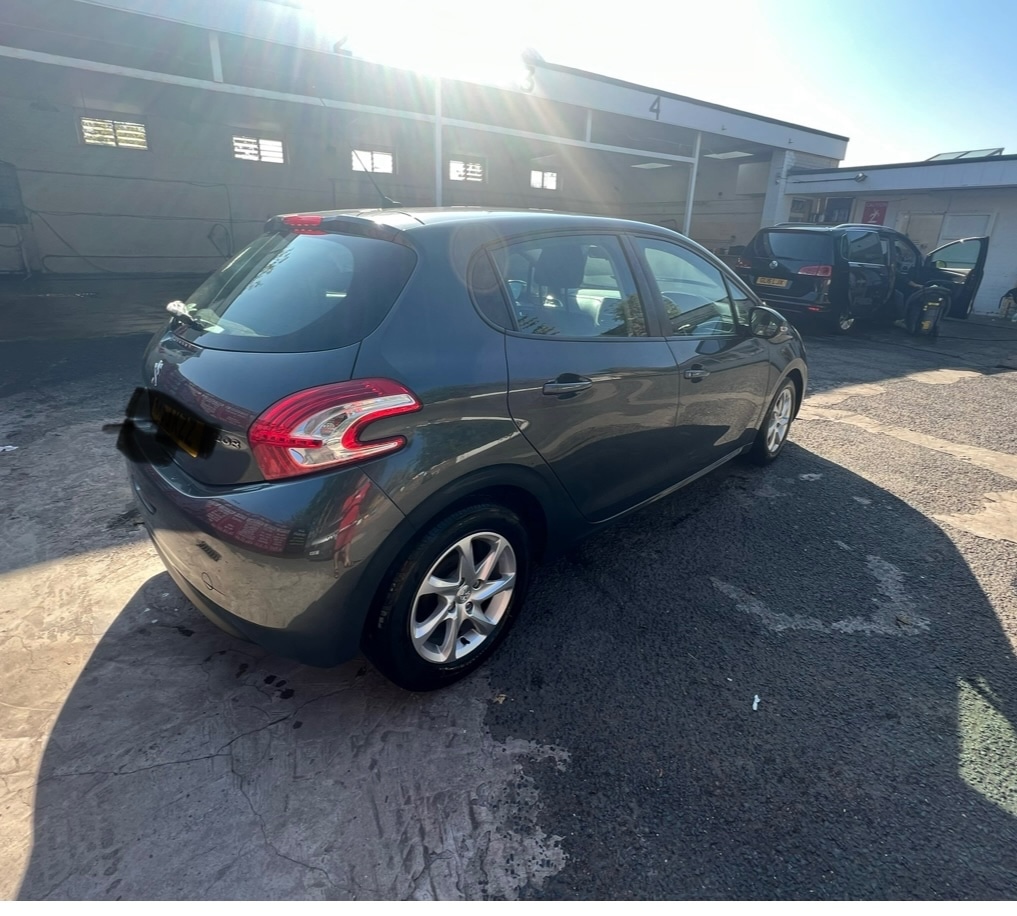 Used Peugeot 208 2014 for sale - 76192509: Photo 9