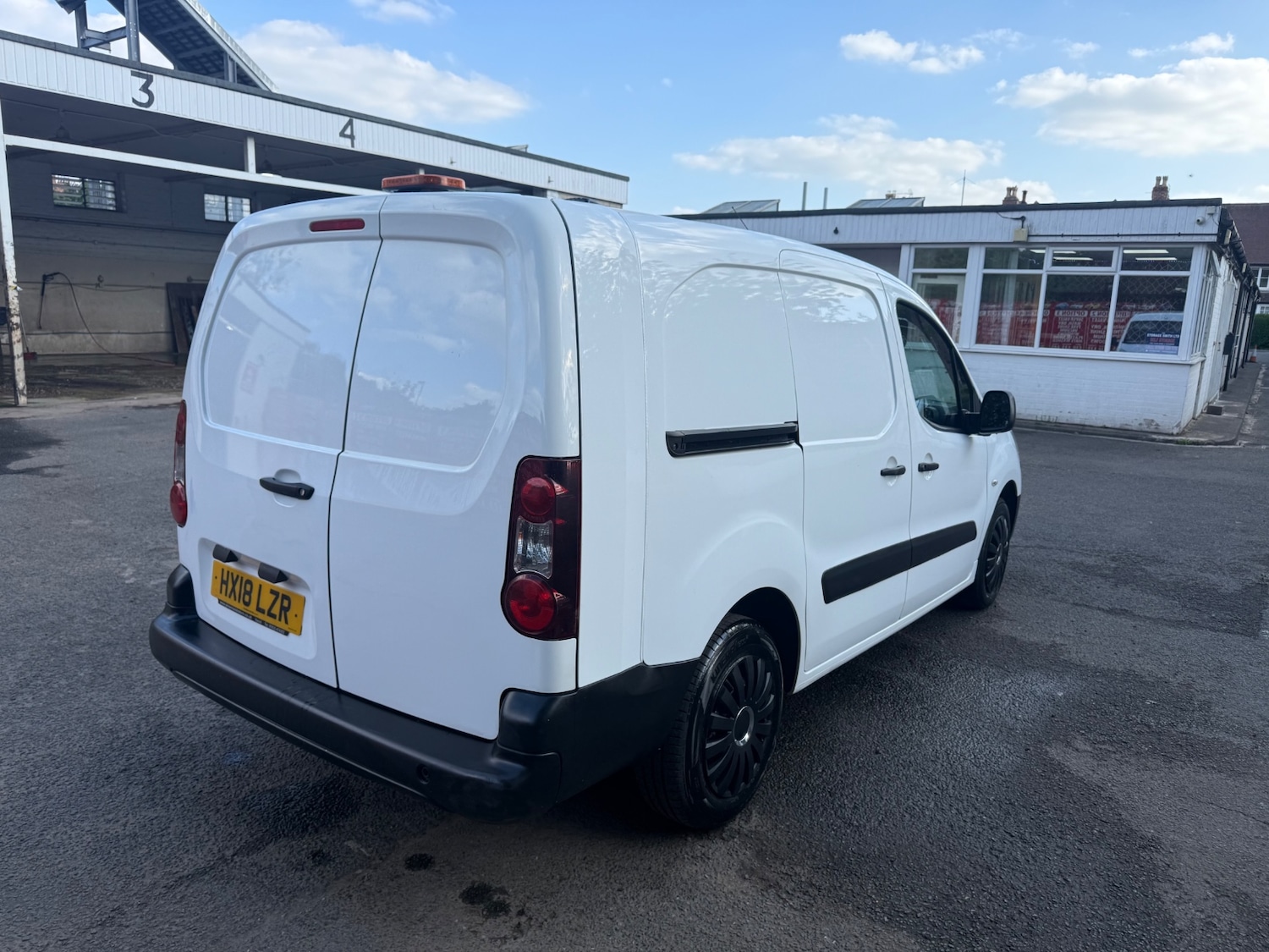 Used Peugeot Partner 2018 for sale - 76187302: Photo 11