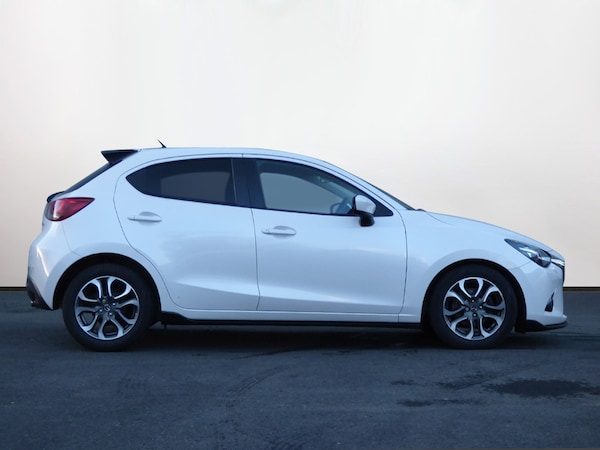 Used Mazda Mazda2 2015 for sale - 76341259: Photo 2