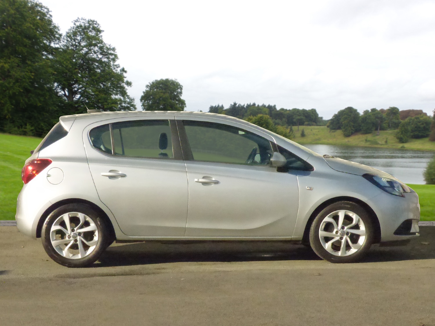 Used Vauxhall Corsa 2018 for sale - 76211374: Photo 2