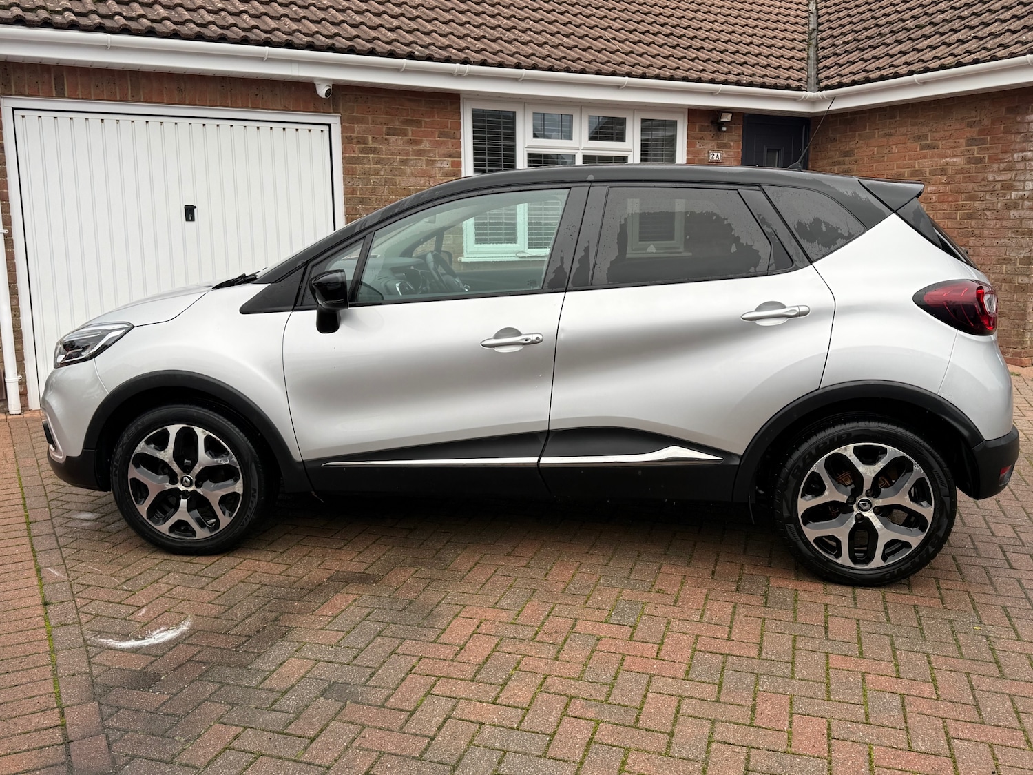 Used Renault Captur 2017 for sale - 76497710: Photo 3