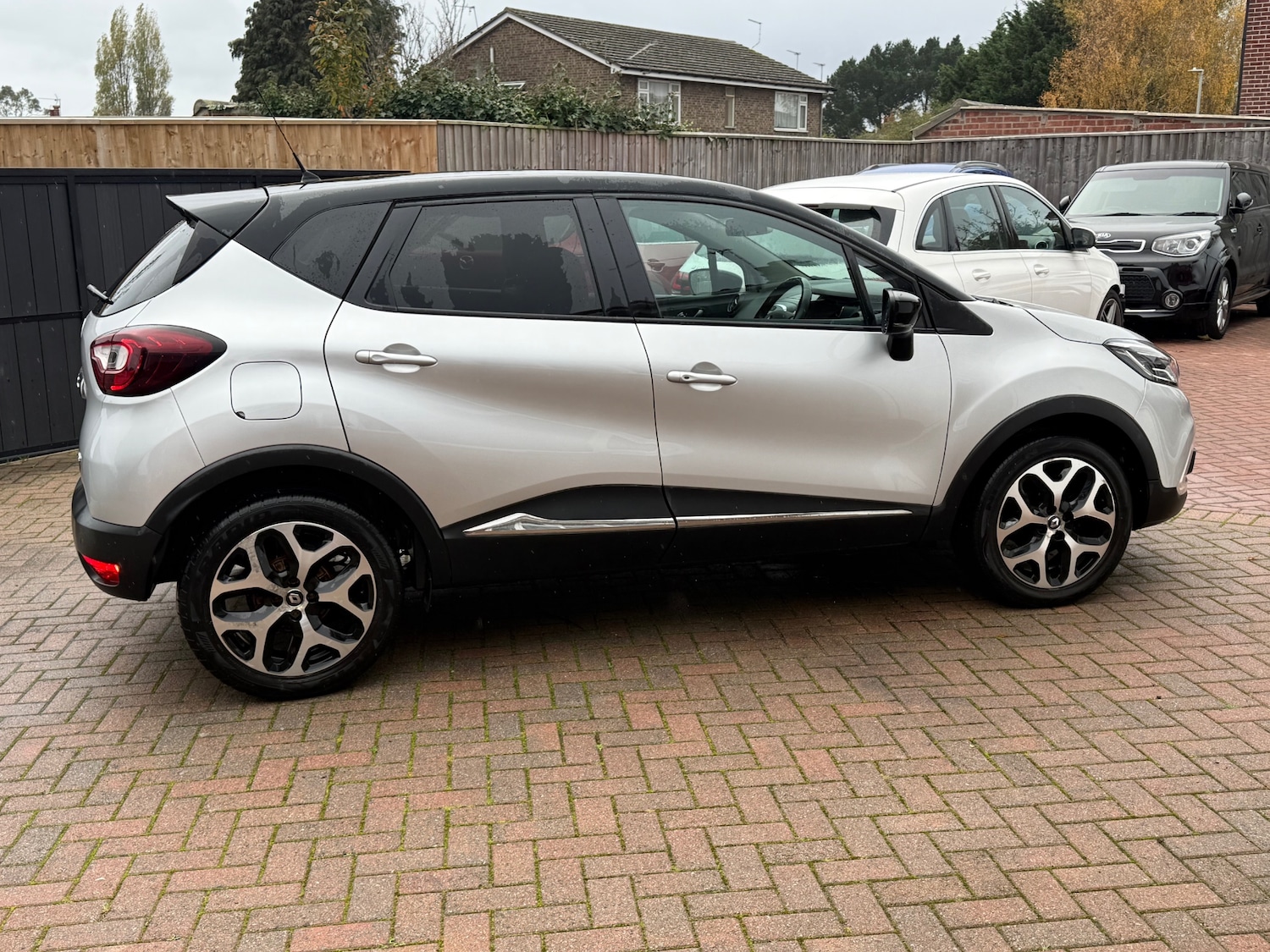 Used Renault Captur 2017 for sale - 76497710: Photo 8