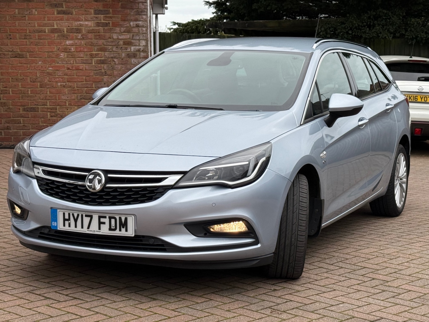 Used Vauxhall Astra 2017 for sale - 78099791: Photo 2