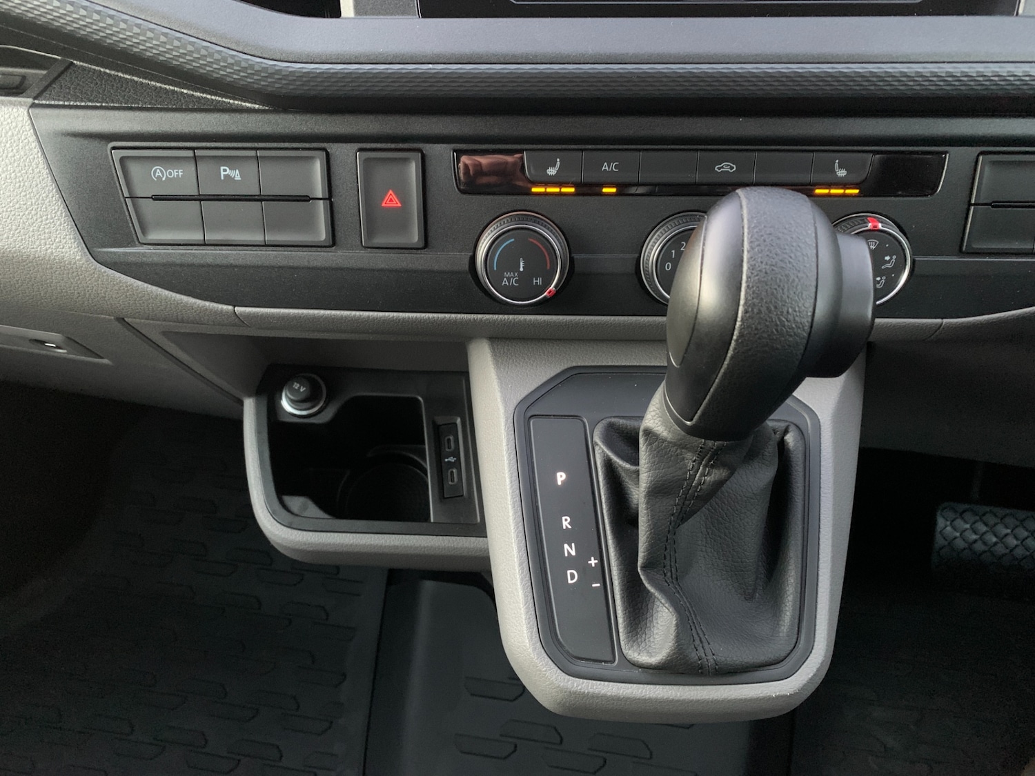 Used Volkswagen Transporter 2023 for sale - 76948668: Photo 42