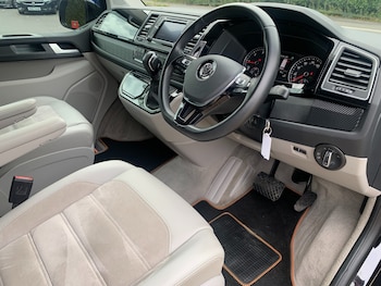 Used Volkswagen Caravelle 2016 for sale - 76142362: Photo