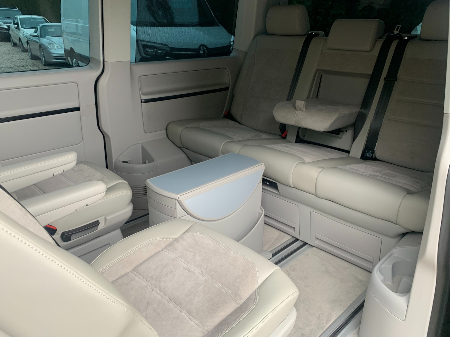 Used Volkswagen Caravelle 2016 for sale - 76142362: Photo 4