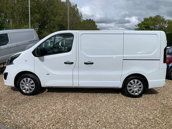 Used Vauxhall Vivaro 2016 for sale - 70668021: Photo 2