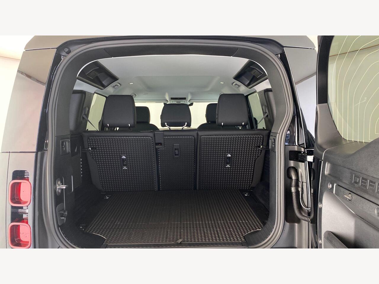 Used Land Rover Defender 2025 for sale - 76679437: Photo 10