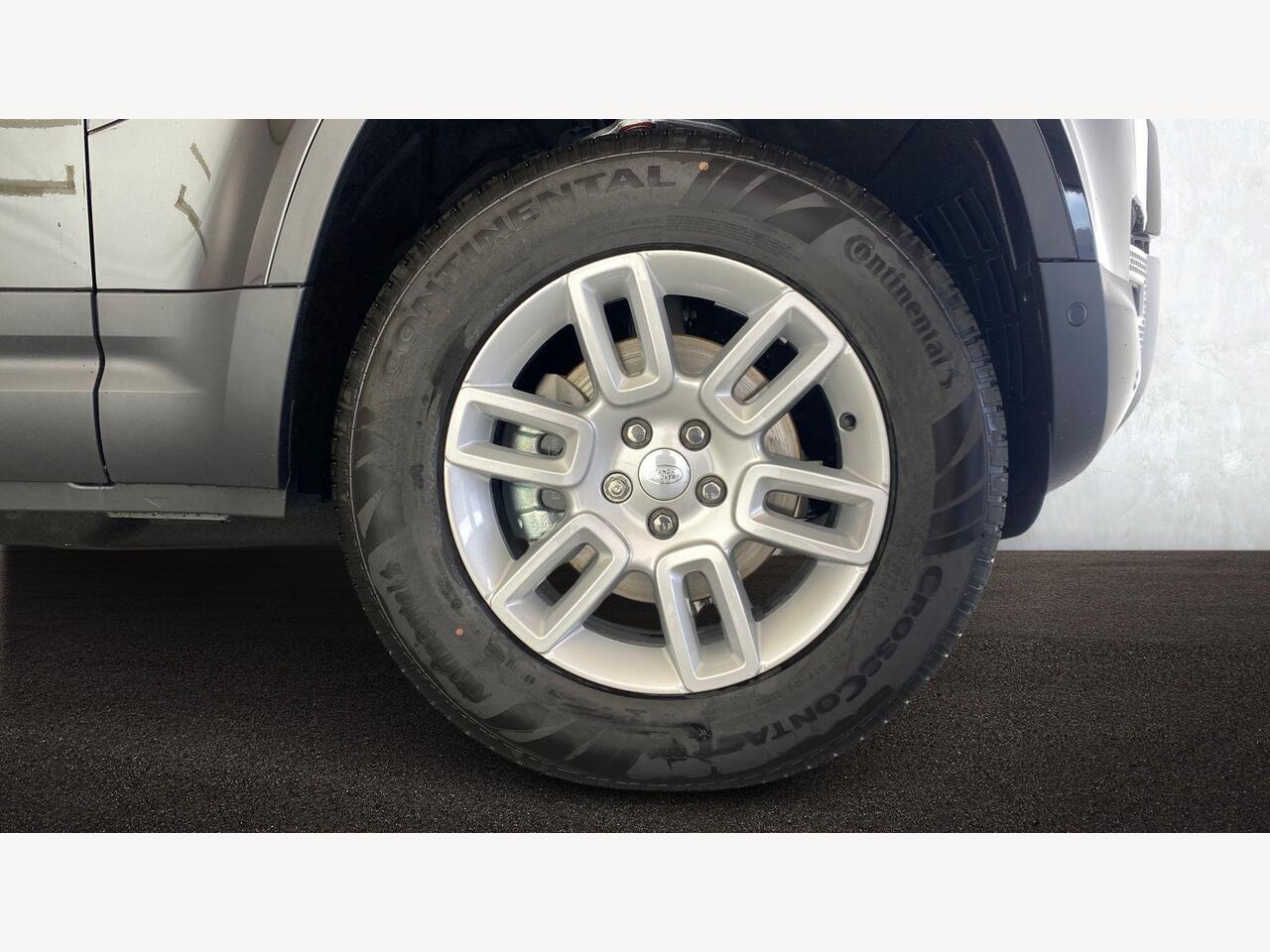 Used Land Rover Defender 2025 for sale - 76679437: Photo 8