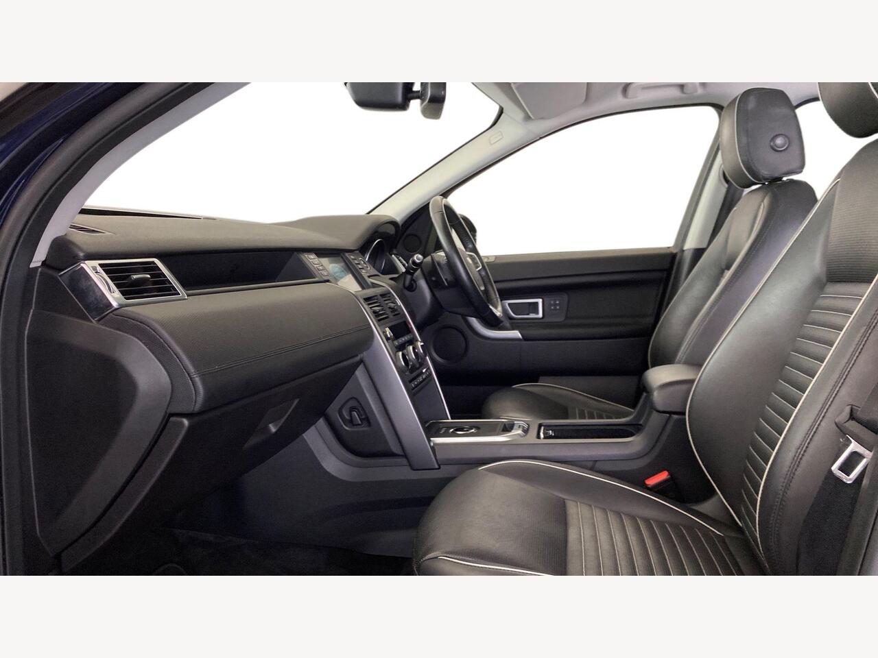 Used Land Rover Discovery Sport 2018 for sale - 76673656: Photo 3