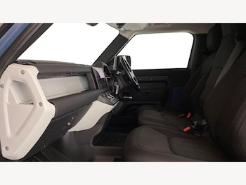 Used Land Rover Defender 2021 for sale - 77050857: Photo