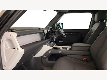 Used Land Rover Defender 2025 for sale - 76680289: Photo