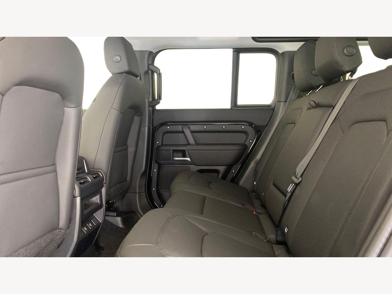 Used Land Rover Defender 2025 for sale - 76679159: Photo 4