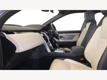 Used Land Rover Discovery Sport 2022 for sale - 76673611: Photo