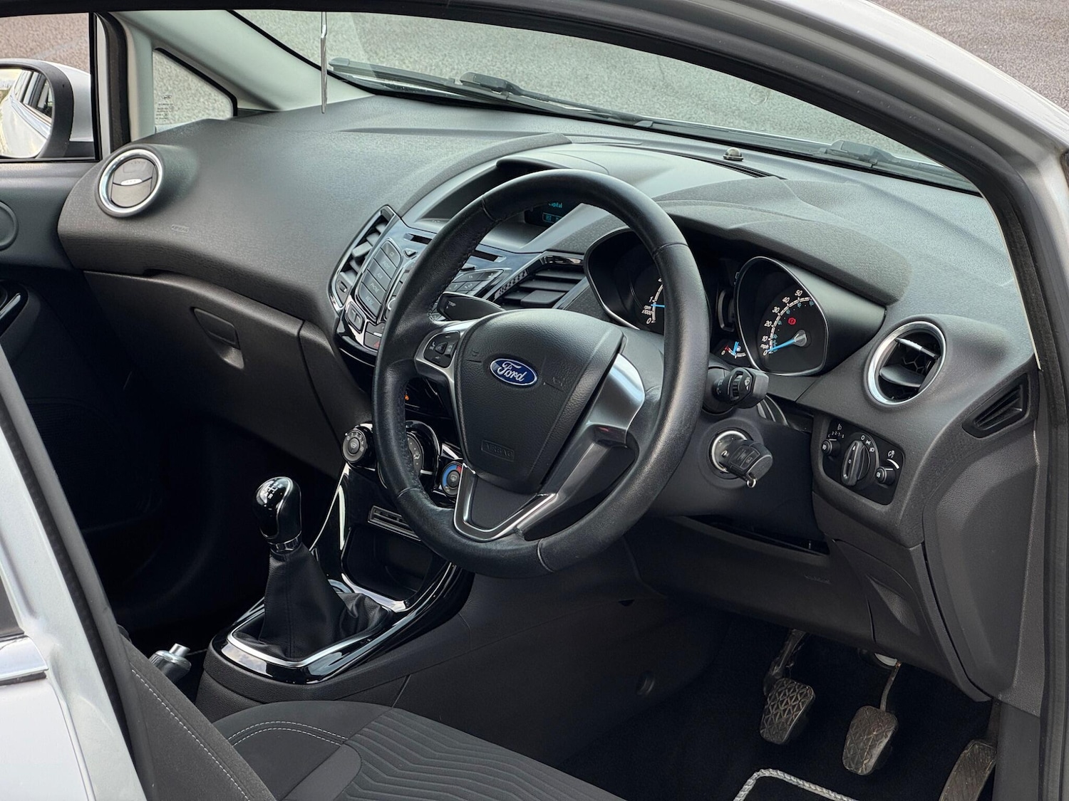 Used Ford Fiesta 2015 for sale - 76337025: Photo 15