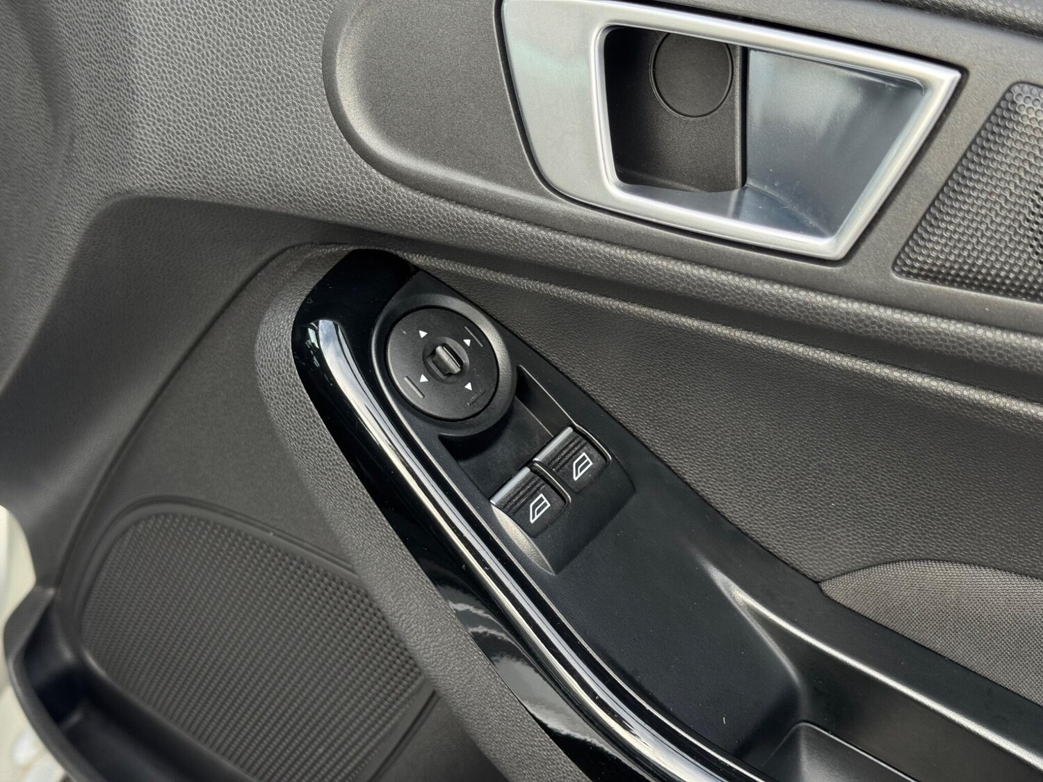 Used Ford Fiesta 2015 for sale - 76337025: Photo 28