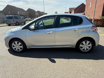 Used Peugeot 208 2014 for sale - 78466960: Photo
