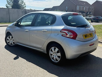 Used Peugeot 208 2014 for sale - 78466960: Photo
