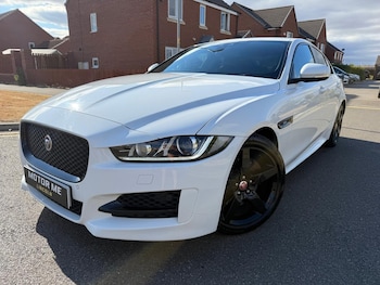 Used Jaguar XE 2018 for sale - 79342653: Photo