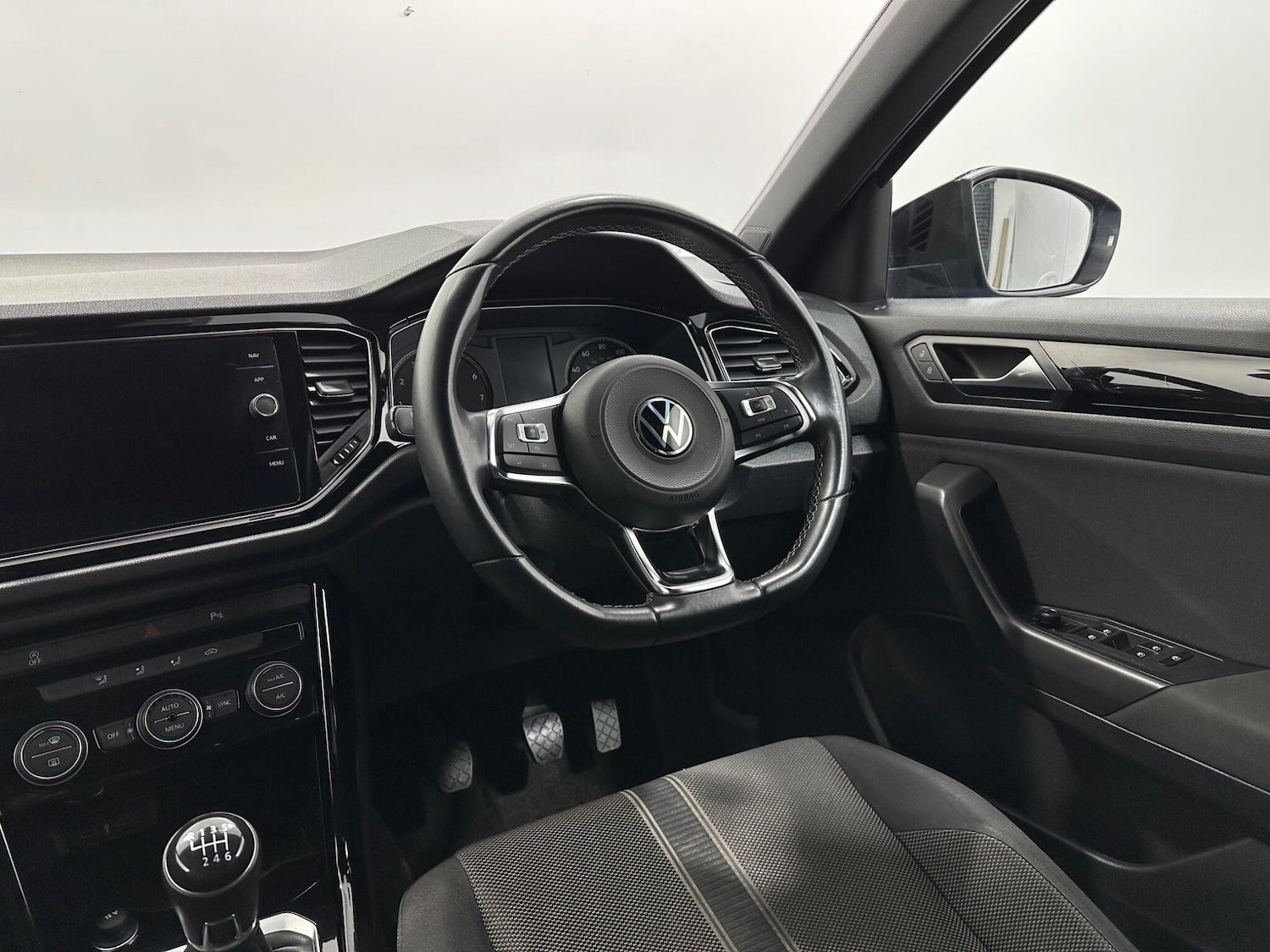 Used Volkswagen T-Roc 2021 for sale - 77344516: Photo 11