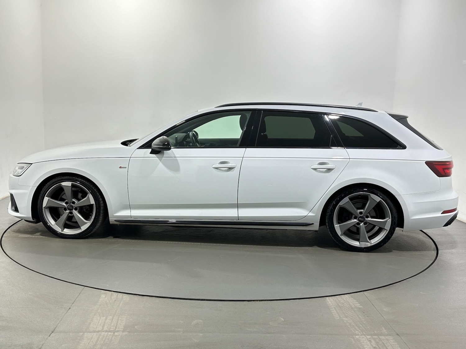Used Audi A4 2019 for sale - 78204056: Photo 5