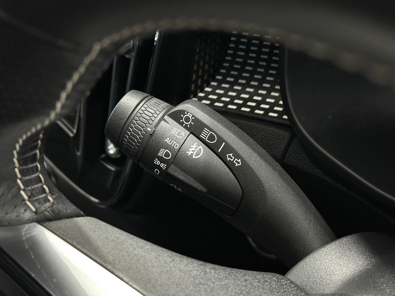 Used Volvo XC40 2021 for sale - 76878815: Photo 13