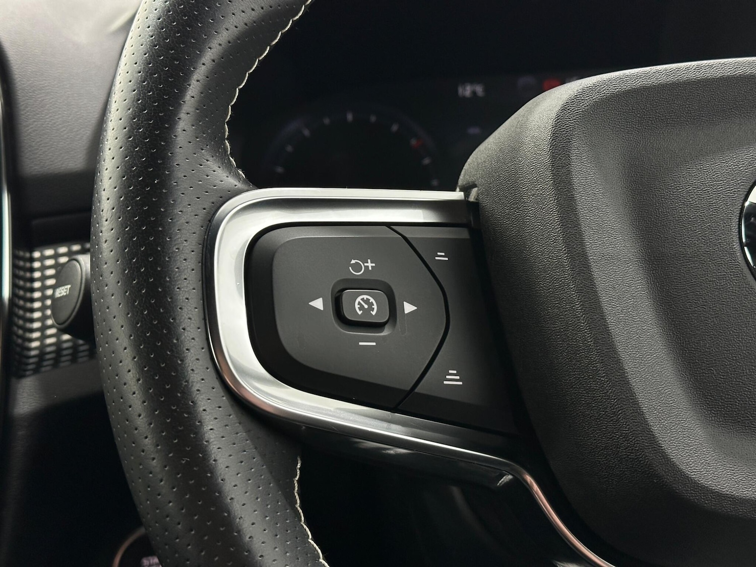 Used Volvo XC40 2021 for sale - 76878815: Photo 14