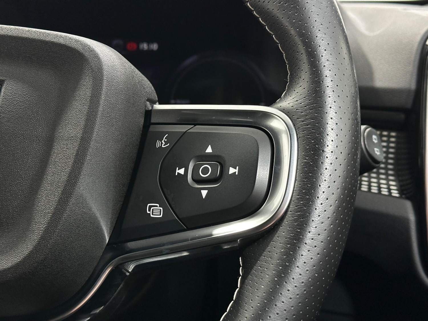 Used Volvo XC40 2021 for sale - 76878815: Photo 15