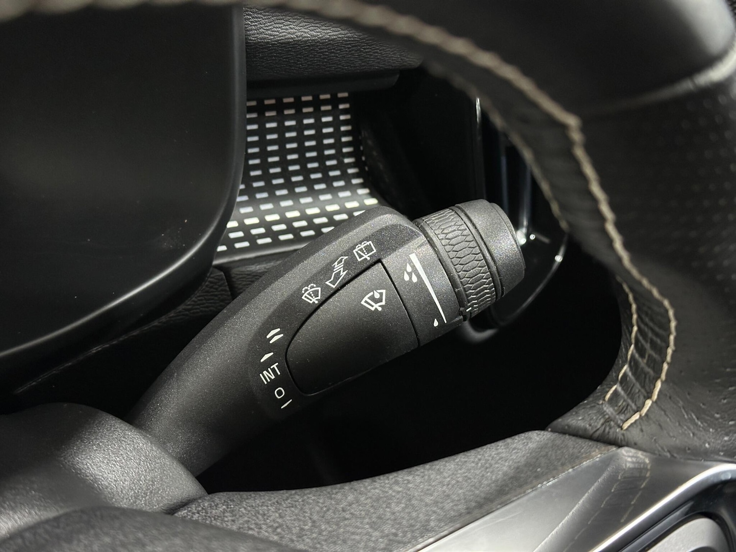 Used Volvo XC40 2021 for sale - 76878815: Photo 16