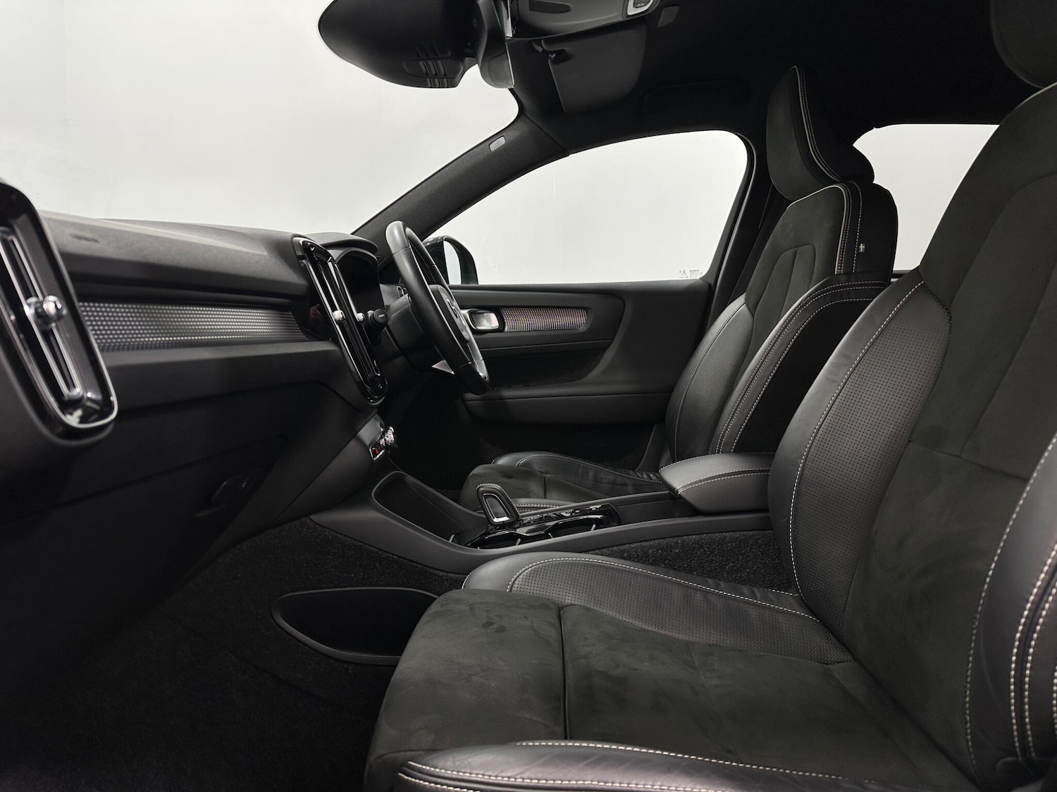 Used Volvo XC40 2021 for sale - 76878815: Photo 32