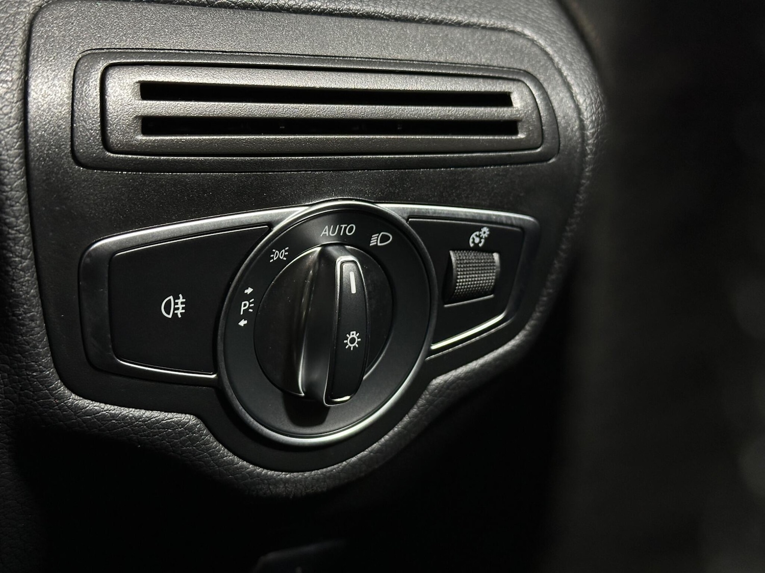 Used Mercedes-Benz GLC 2020 for sale - 76878504: Photo 17