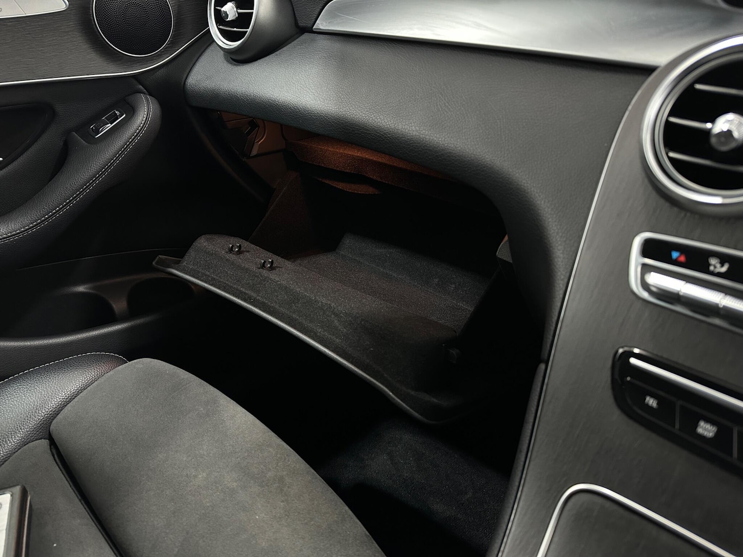 Used Mercedes-Benz GLC 2020 for sale - 76878504: Photo 28