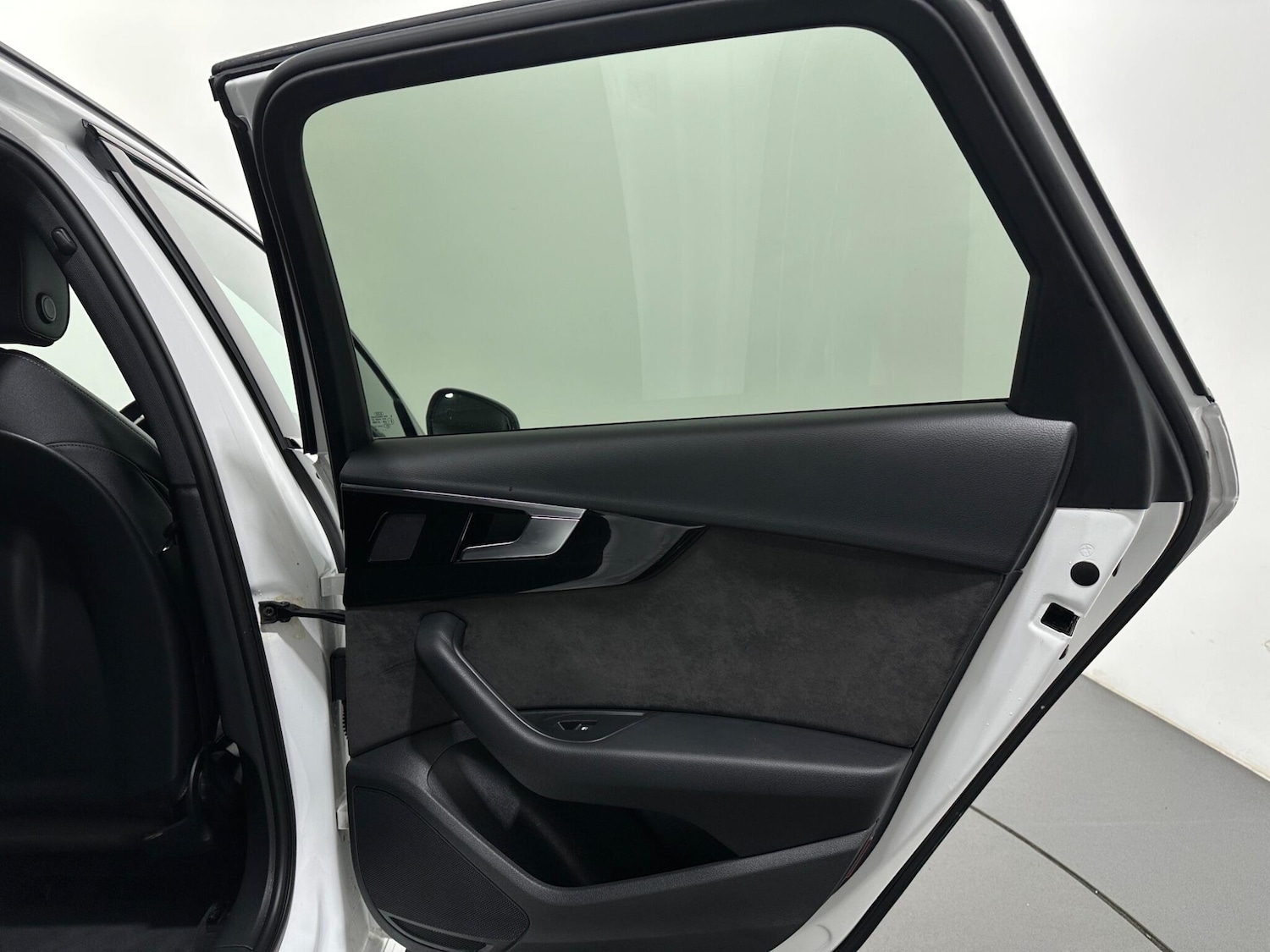 Used Audi A4 Avant for sale - 77565168: Photo 44