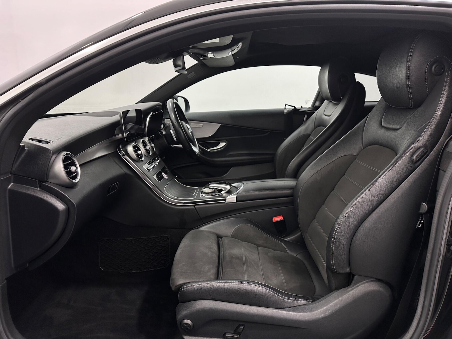 Used Mercedes-Benz C Class 2020 for sale - 76926082: Photo 34