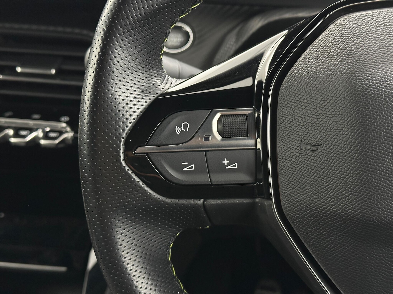 Used Peugeot 2008 2021 for sale - 76878588: Photo 14