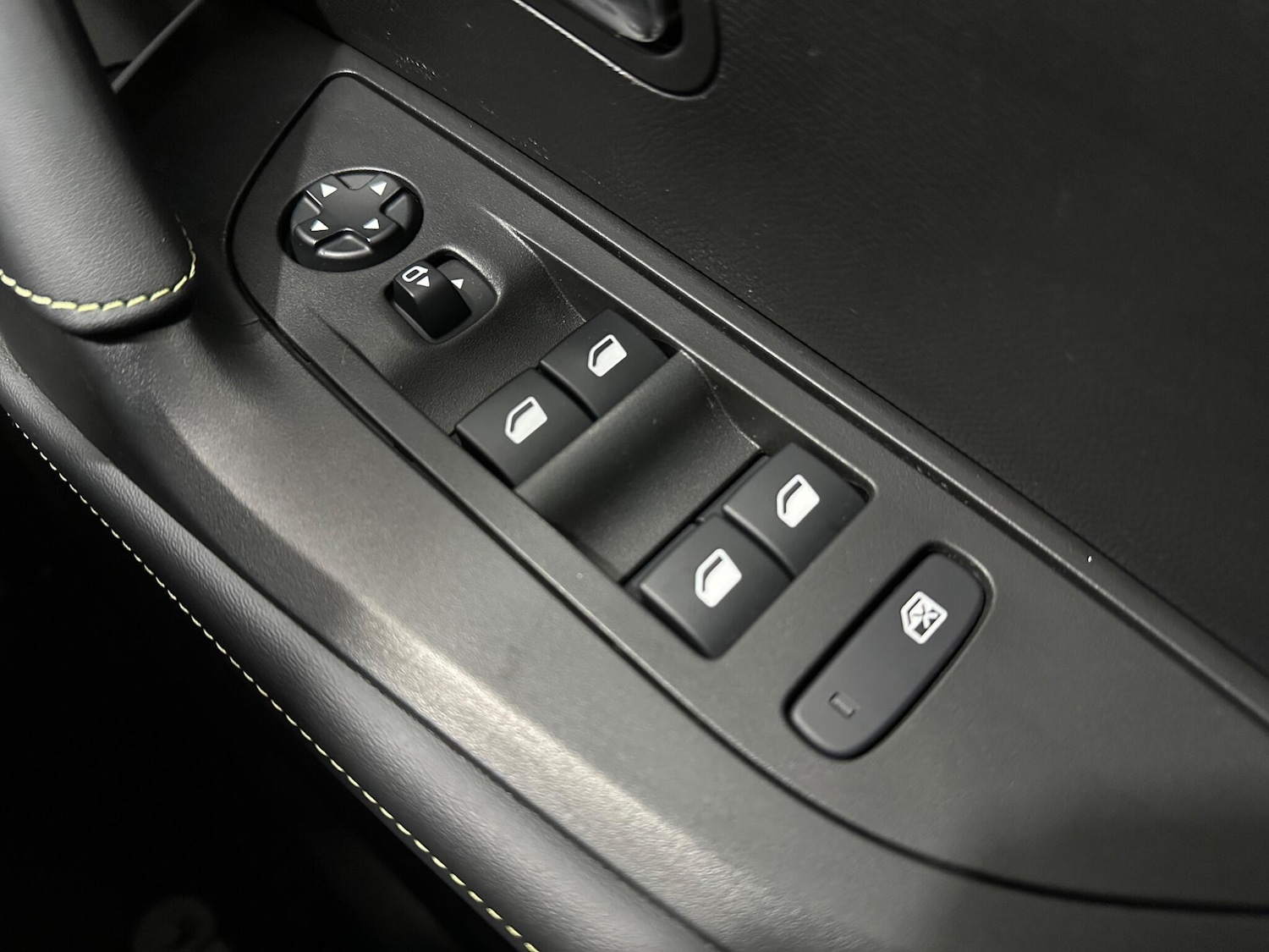 Used Peugeot 2008 2021 for sale - 76878588: Photo 18