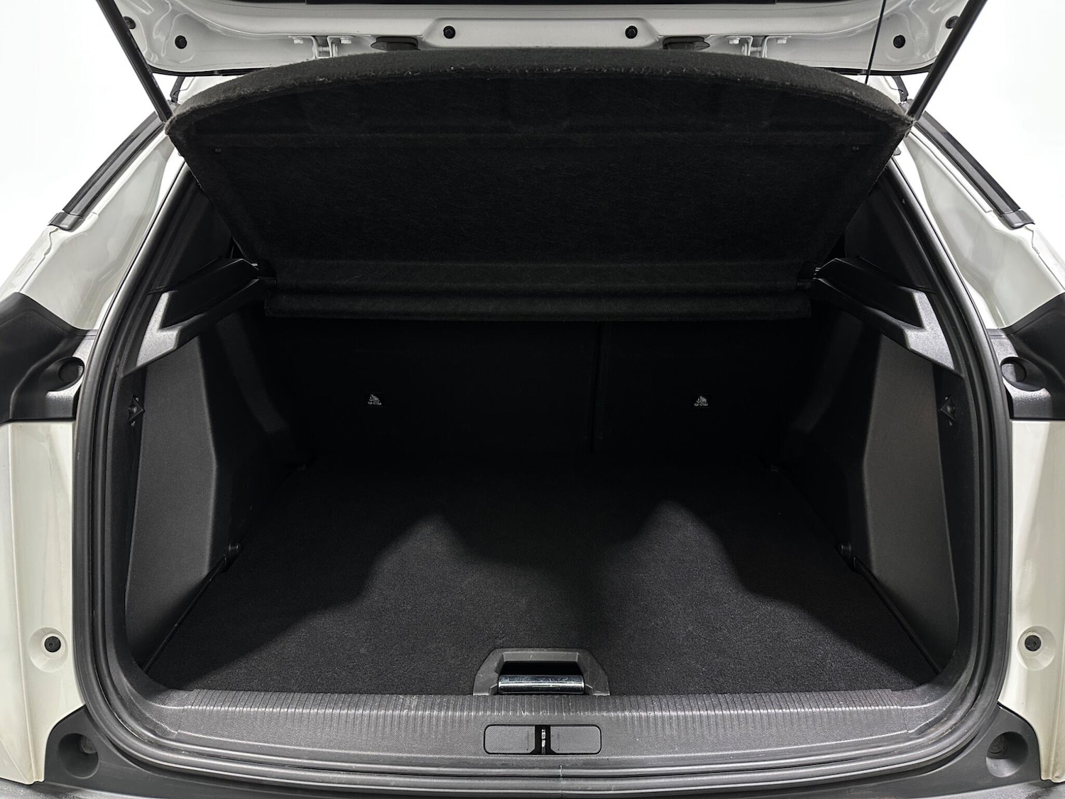 Used Peugeot 2008 2021 for sale - 76878588: Photo 45