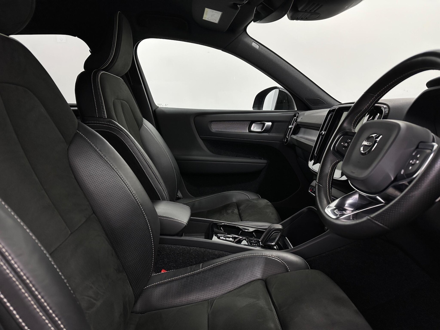 Used Volvo XC40 2020 for sale - 77202852: Photo 28