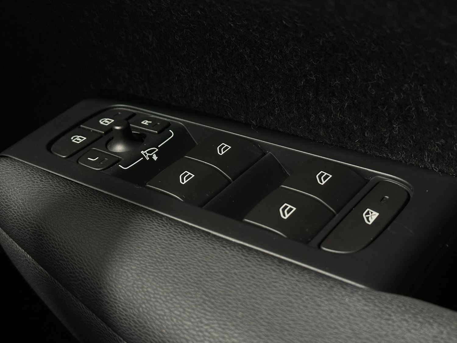 Used Volvo XC40 2018 for sale - 76878549: Photo 17