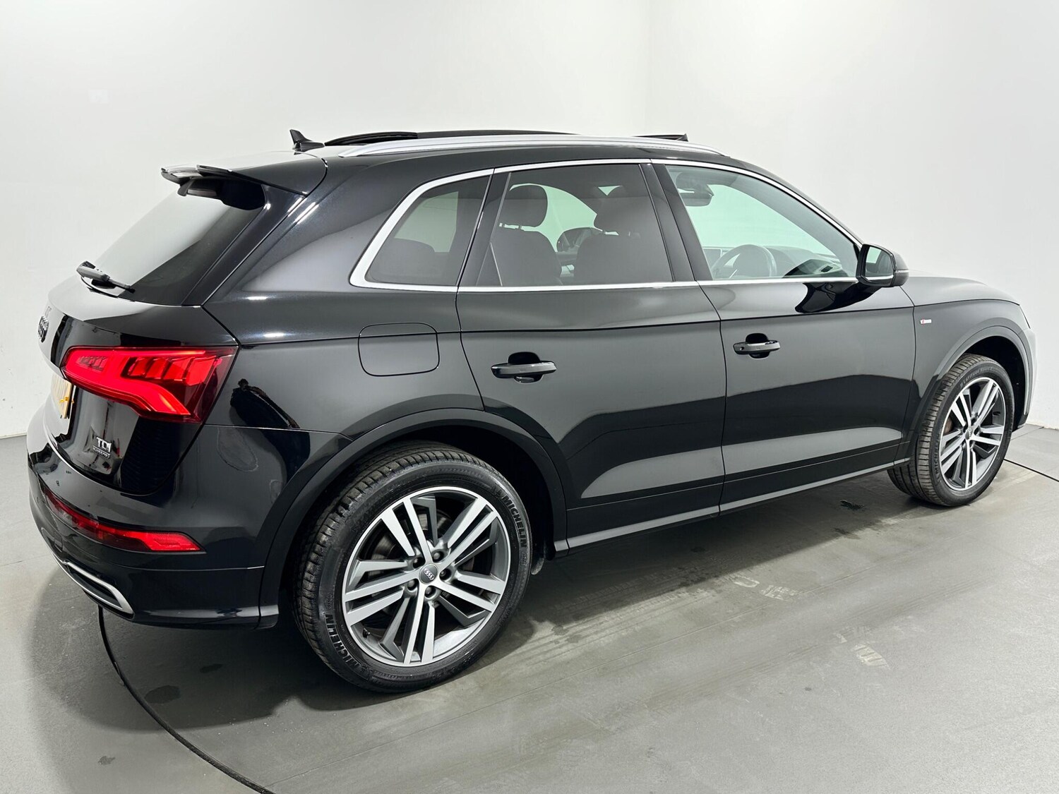 Used Audi Q5 2017 for sale - 77825103: Photo 55