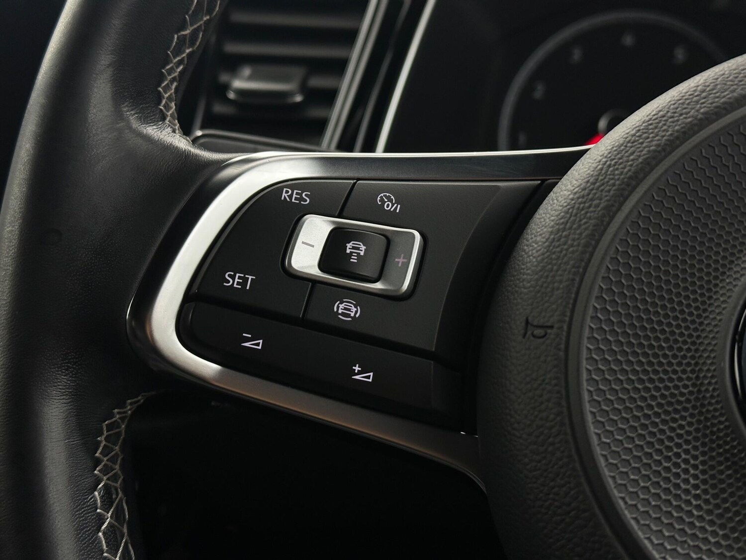 Used Volkswagen T-Roc for sale - 77497174: Photo 13