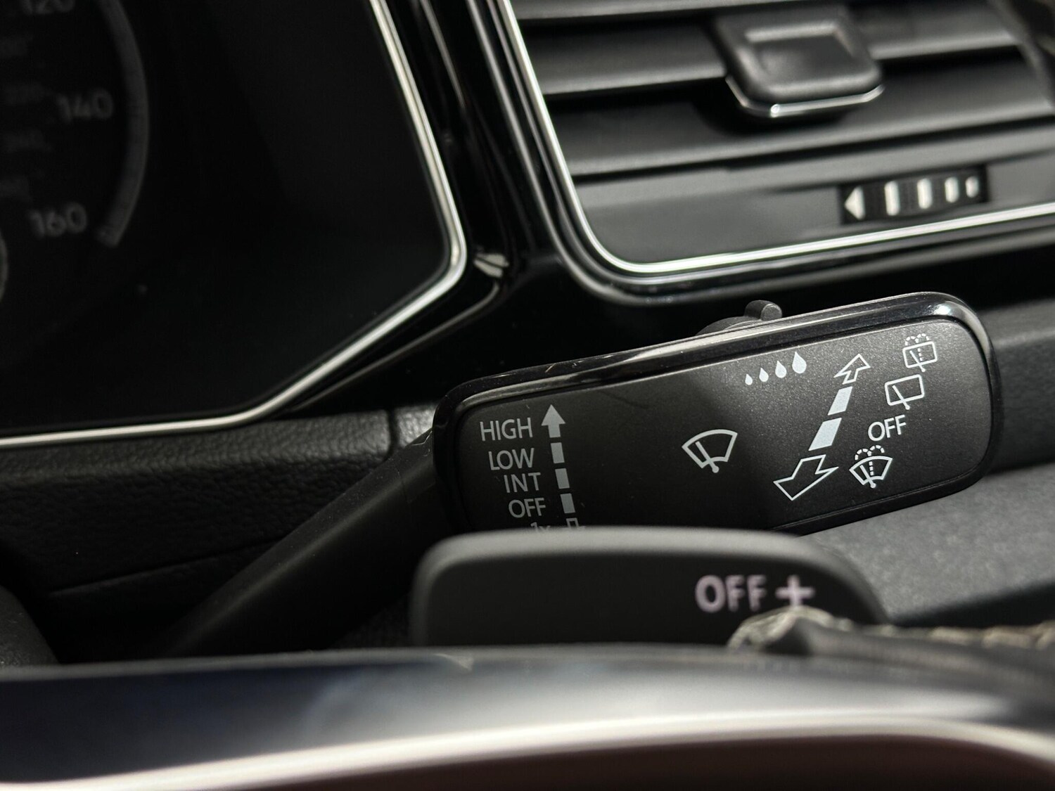 Used Volkswagen T-Roc for sale - 77497174: Photo 15