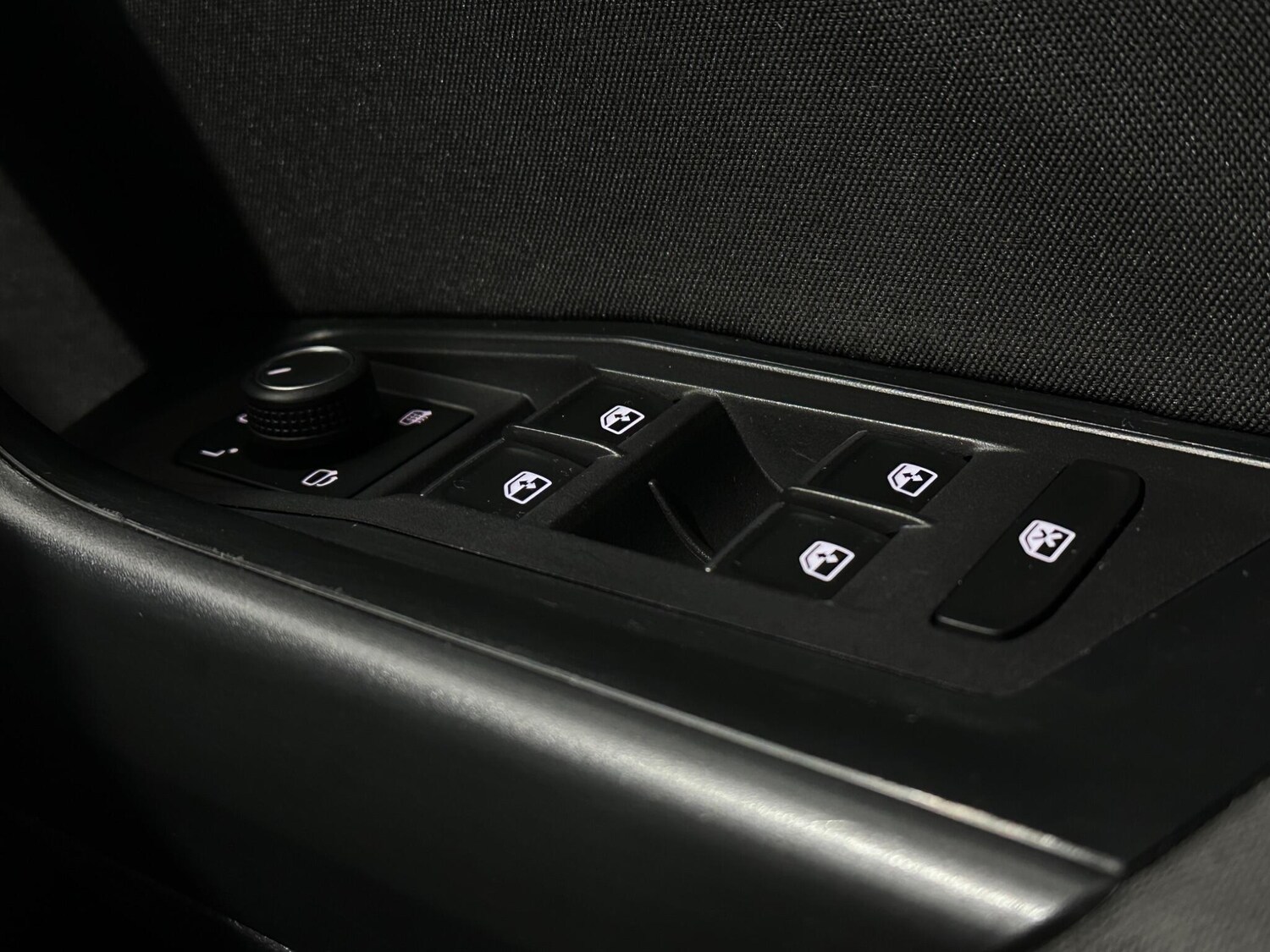 Used Volkswagen T-Roc for sale - 77497174: Photo 17