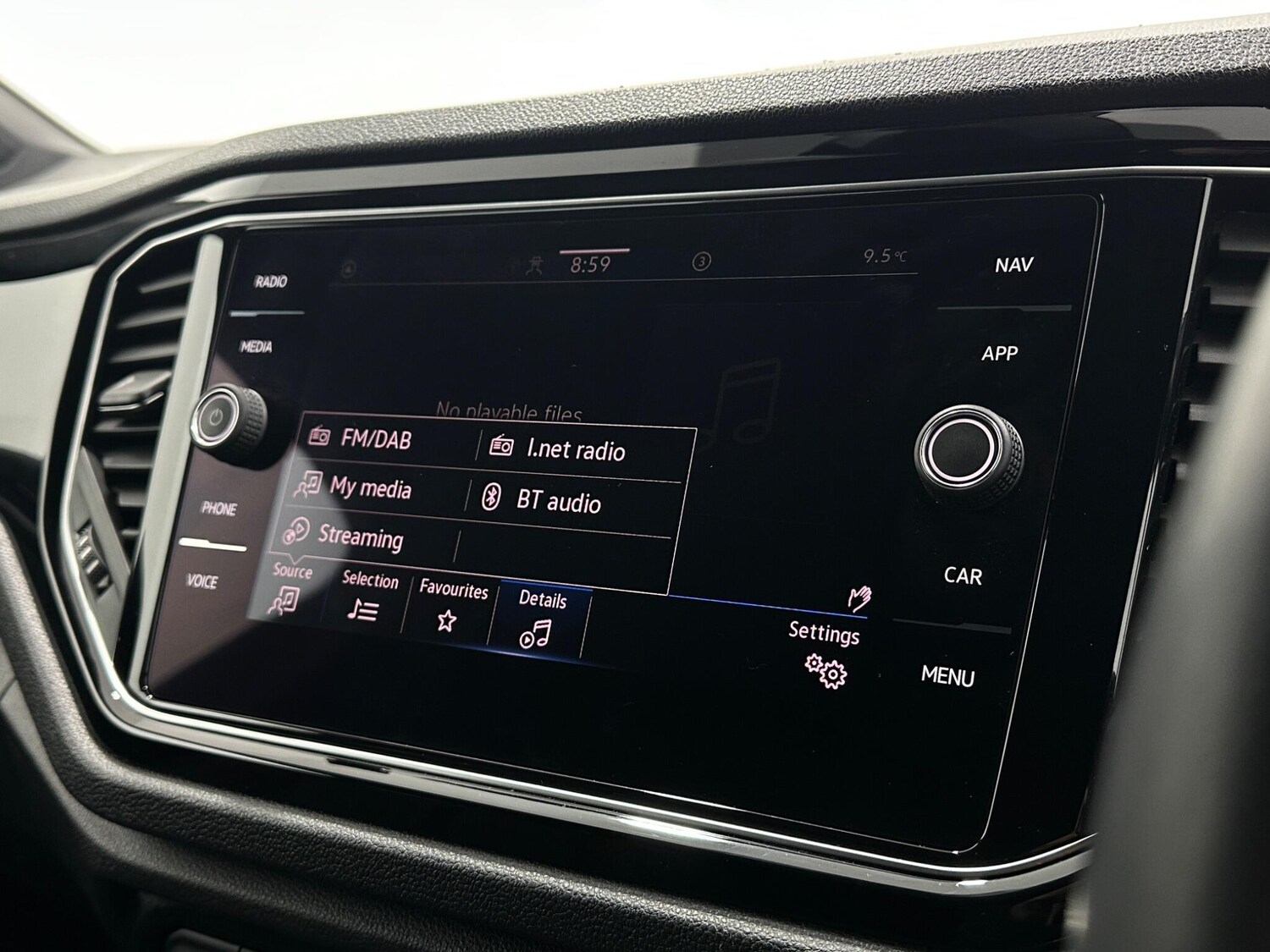 Used Volkswagen T-Roc for sale - 77497174: Photo 22