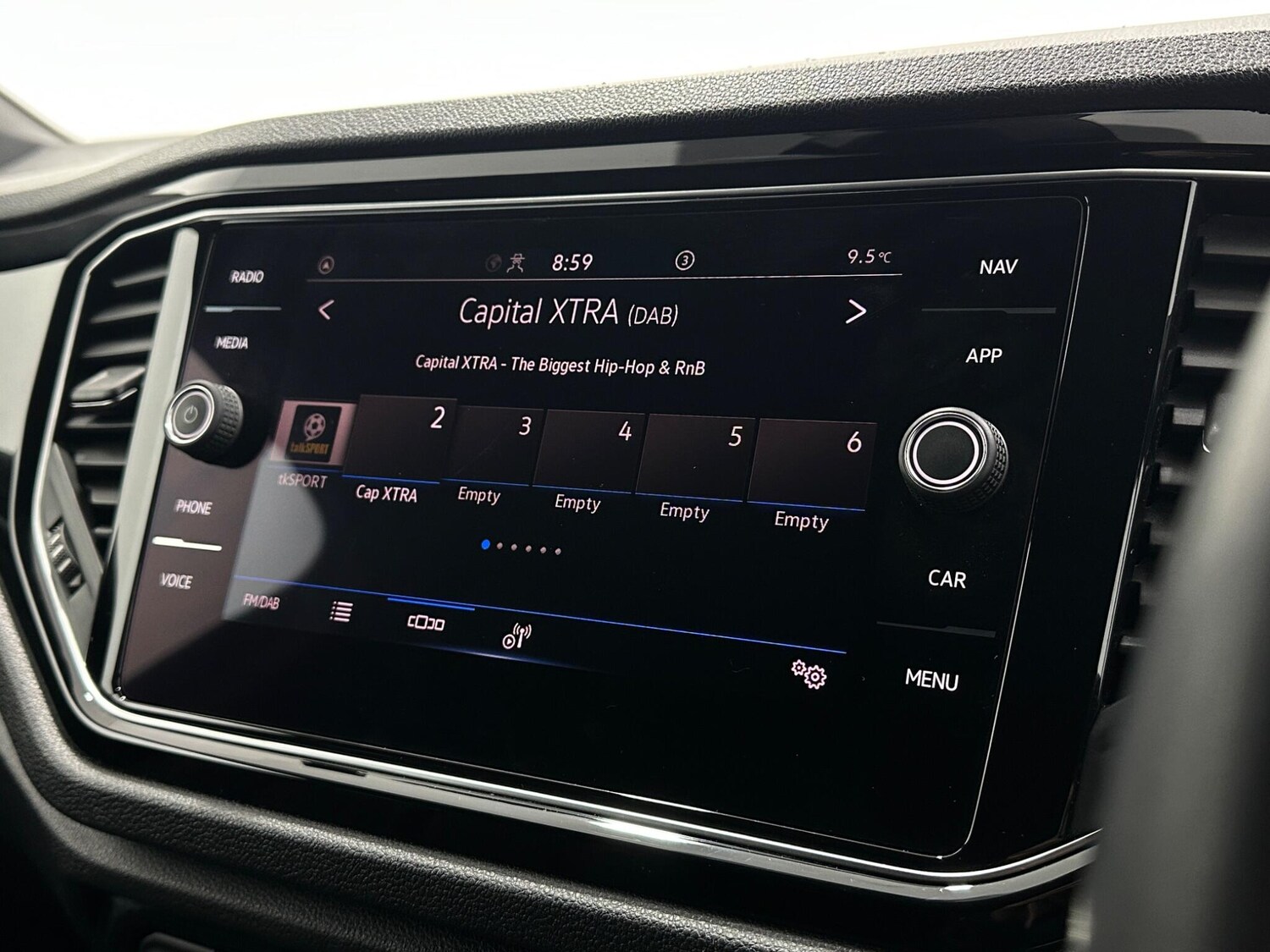 Used Volkswagen T-Roc for sale - 77497174: Photo 23