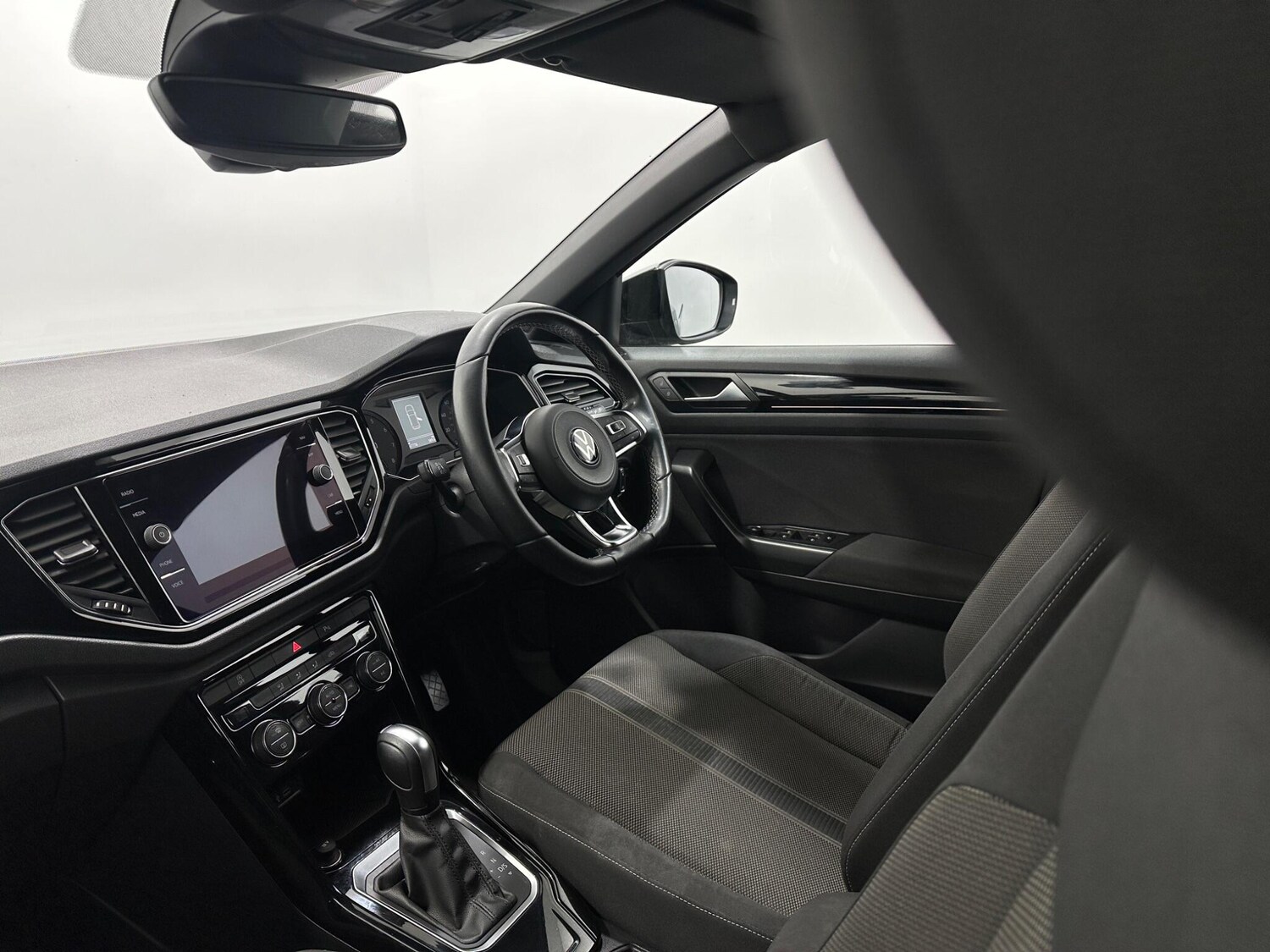 Used Volkswagen T-Roc for sale - 77497174: Photo 27