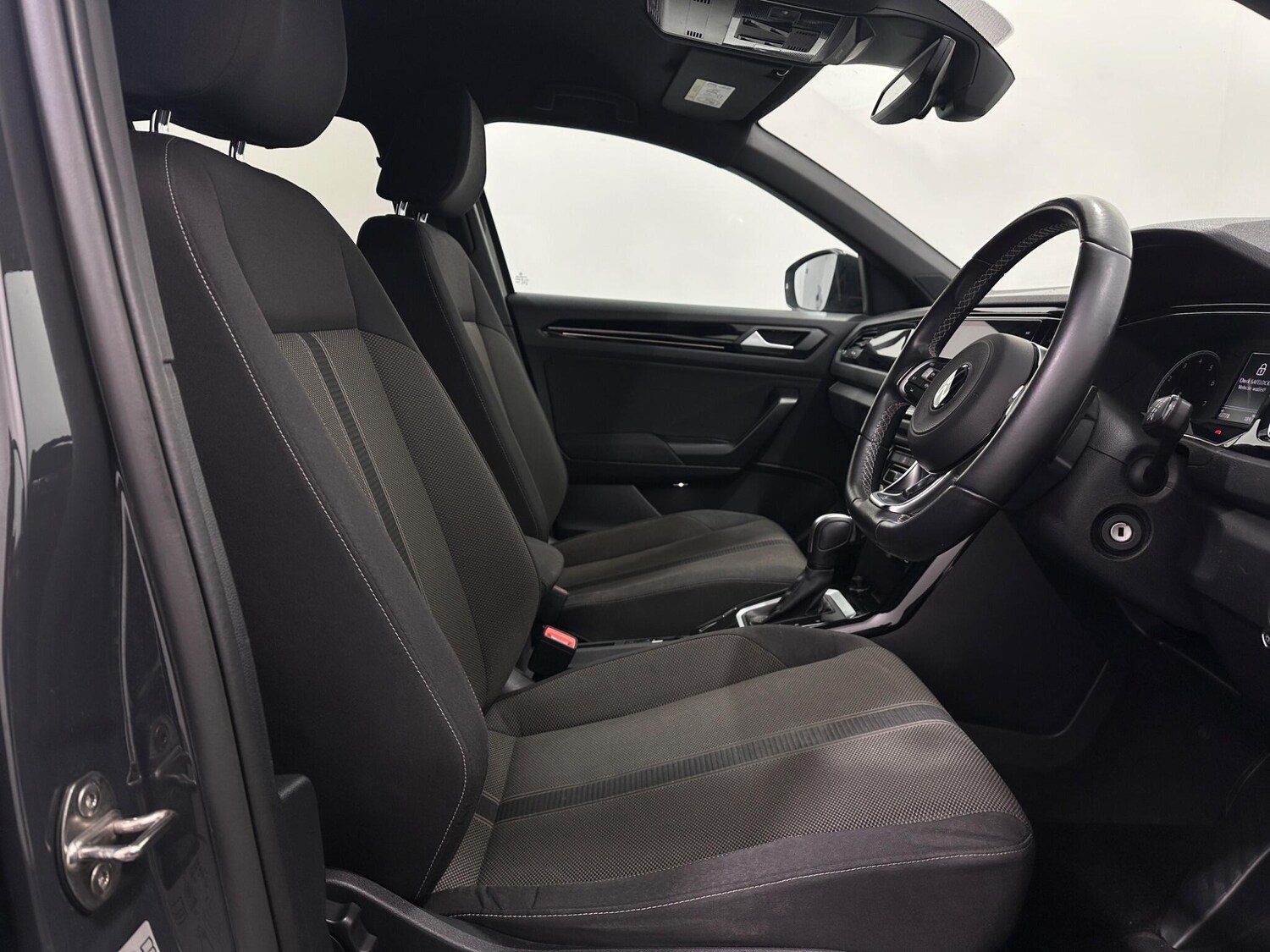 Used Volkswagen T-Roc for sale - 77497174: Photo 28