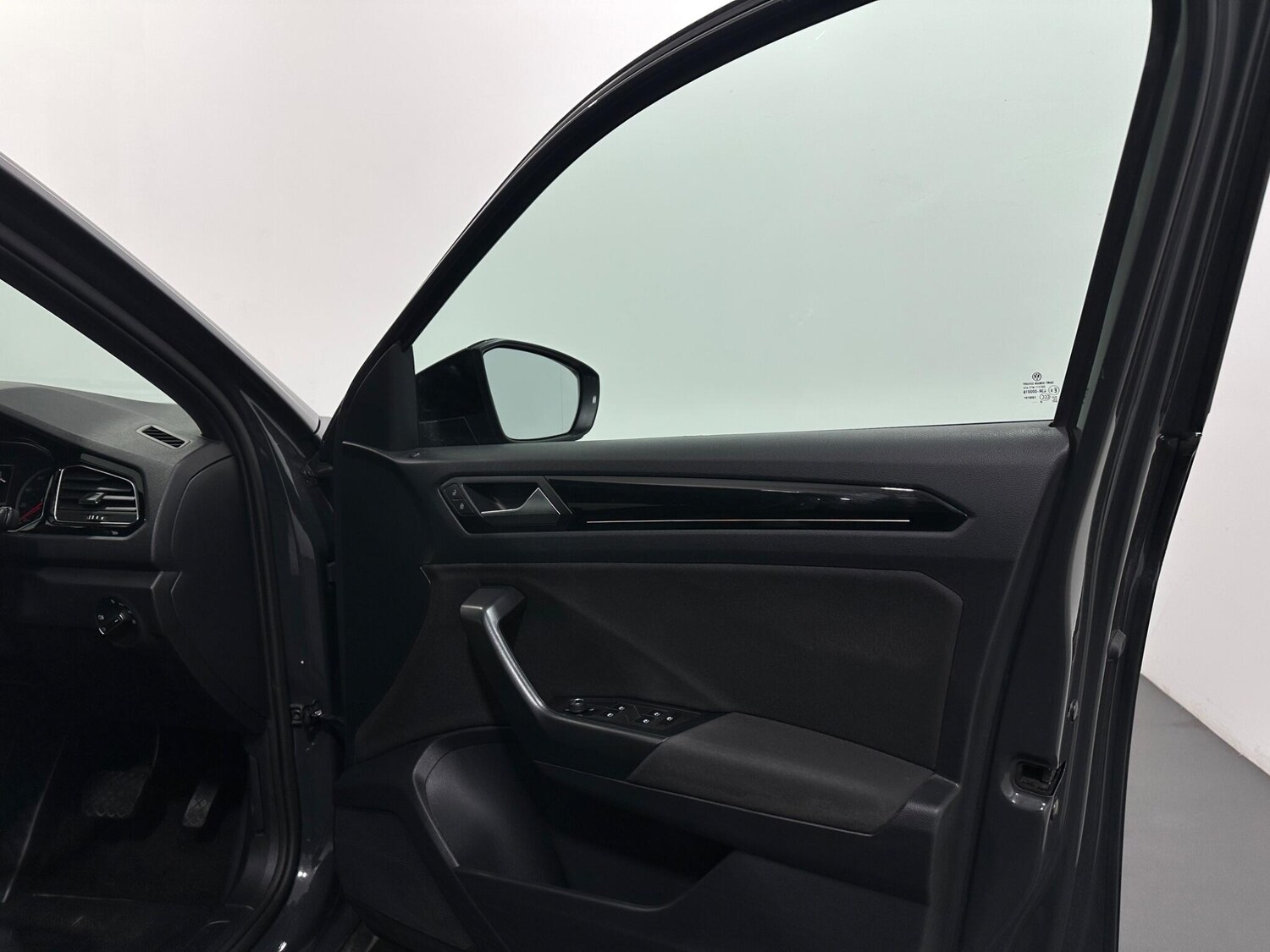 Used Volkswagen T-Roc for sale - 77497174: Photo 31