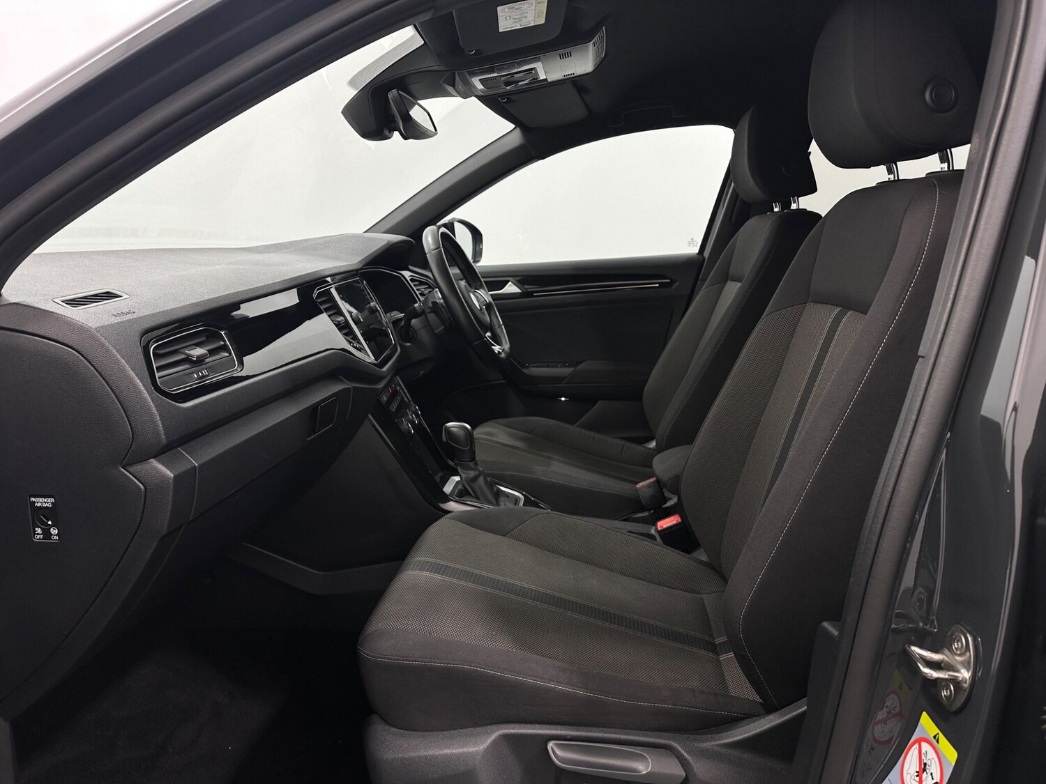 Used Volkswagen T-Roc for sale - 77497174: Photo 32