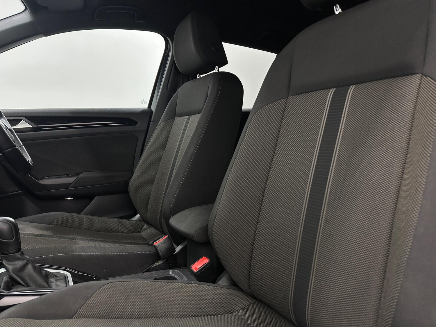 Used Volkswagen T-Roc for sale - 77497174: Photo 33